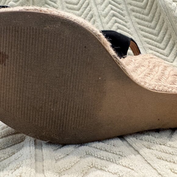 Steve Madden platform sandals, open toe w/ruffle 5" heel, size 8.5 - Picture 6 of 9